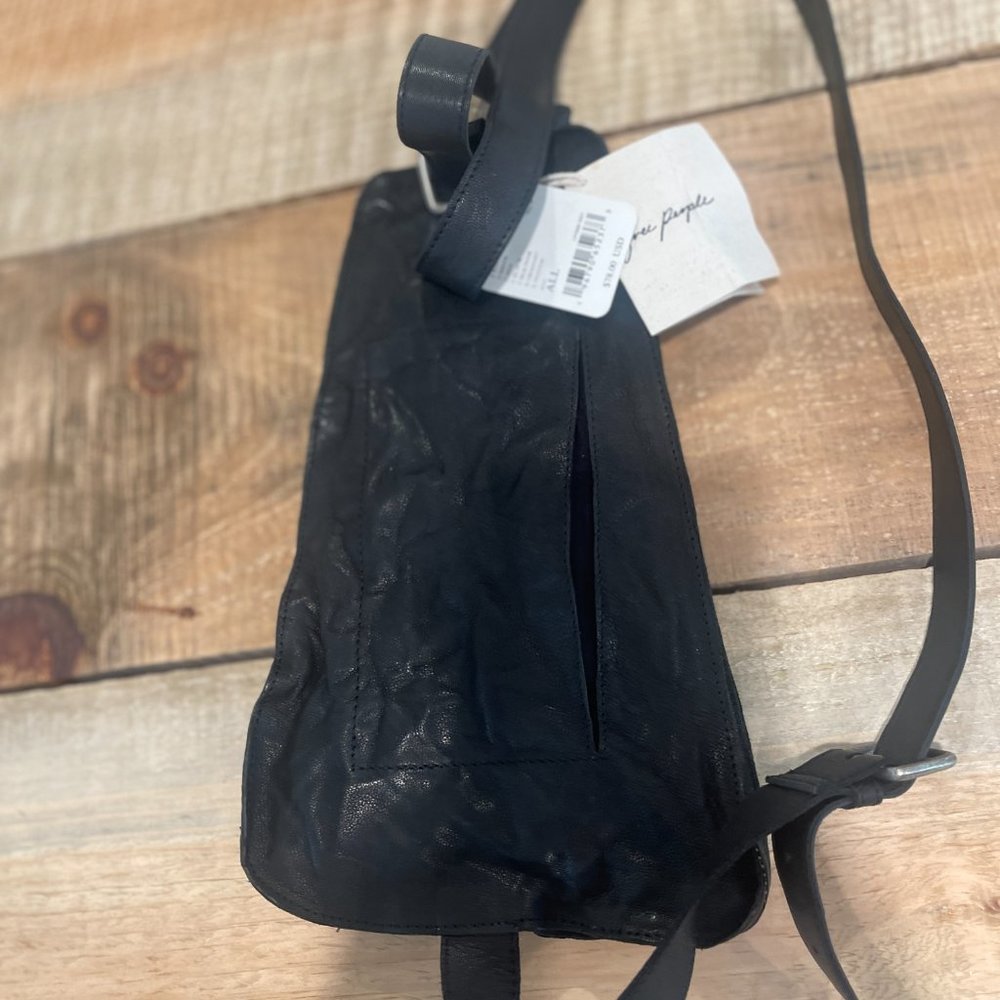 SOLD Free People Women's Jagger Slim Leather Sling Bag Black NWT $78 - Picture 8 of 15